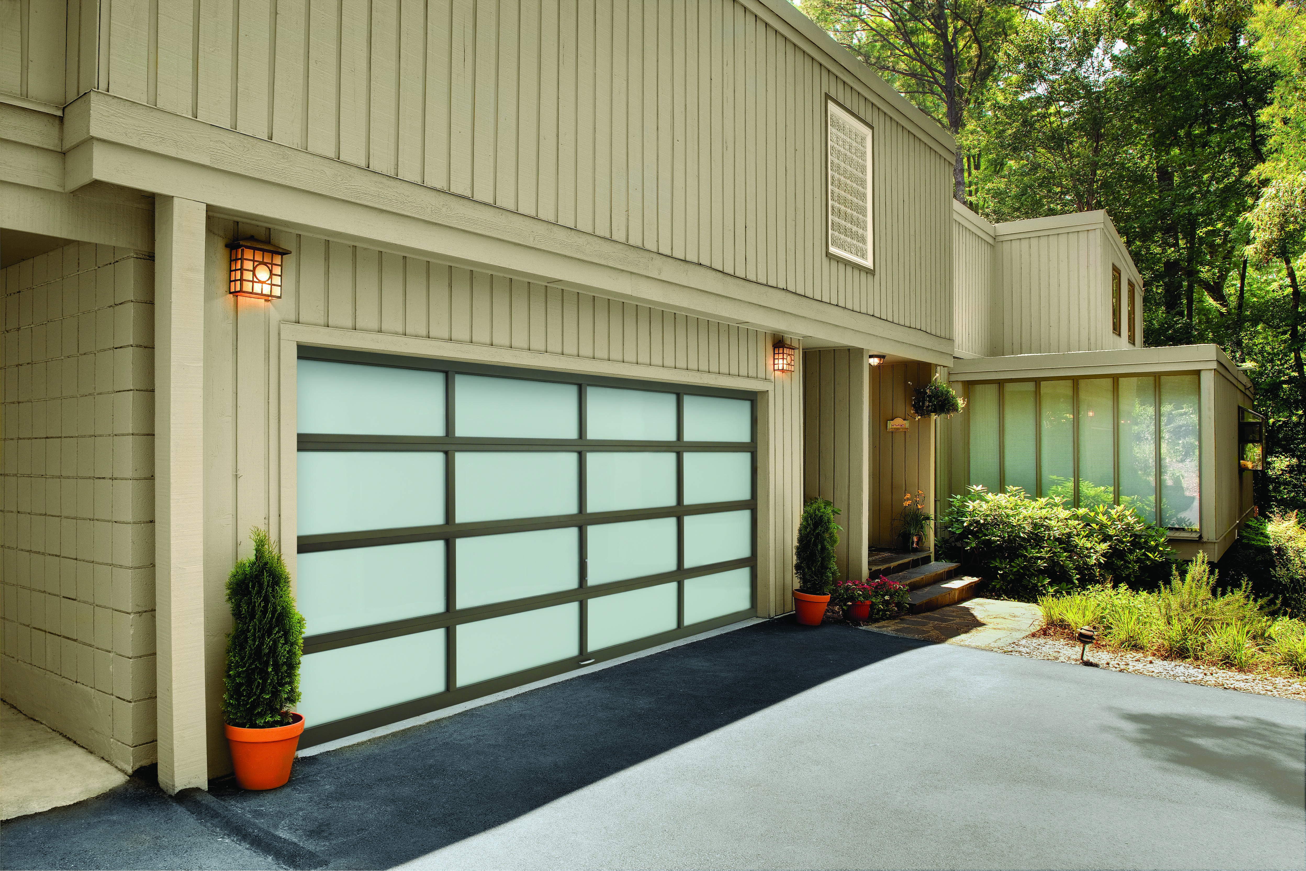 Residential with Passing Door Plexiglass Glass Aluminum Garage Door 